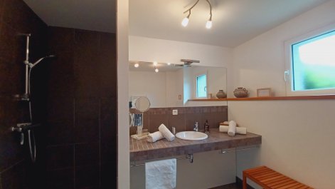 chambre avec salle de bain privative